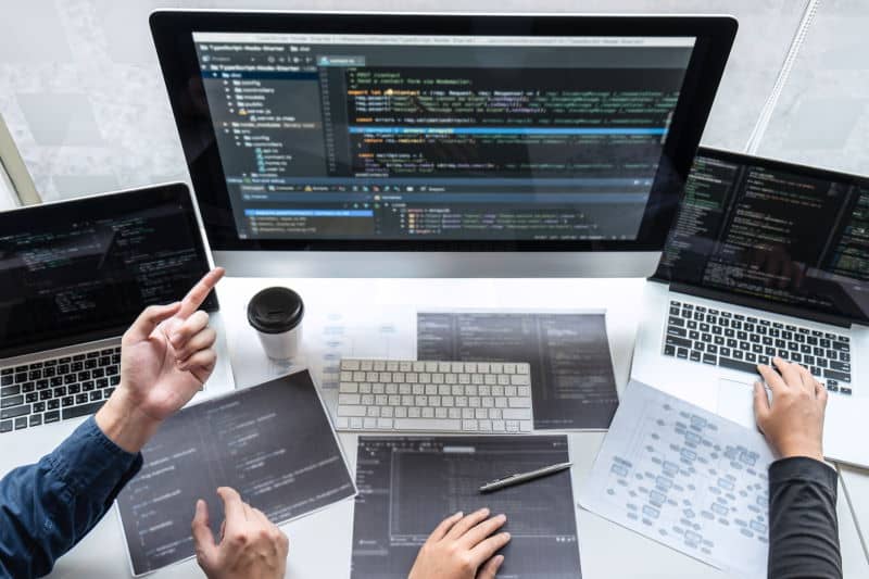 6 Business Benefits Of Outsourcing Your IT Services