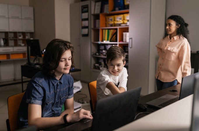 How Lesson Flow Changes Once Screens Become Part of Daily Teaching