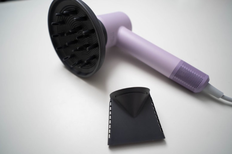 How to Use a Concentrator Nozzle for Sleek Hair?