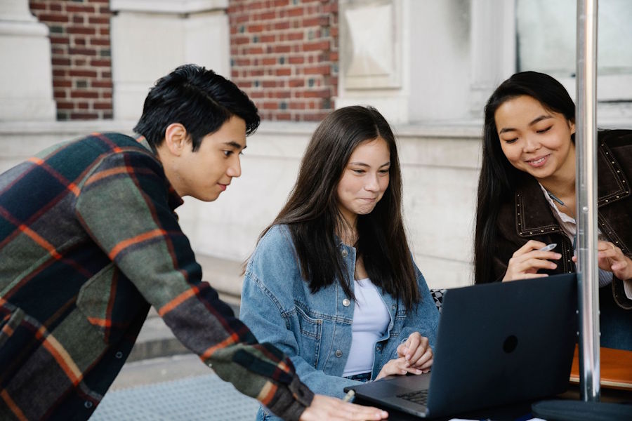 Human Essay Writing Service: Quality & Student Support