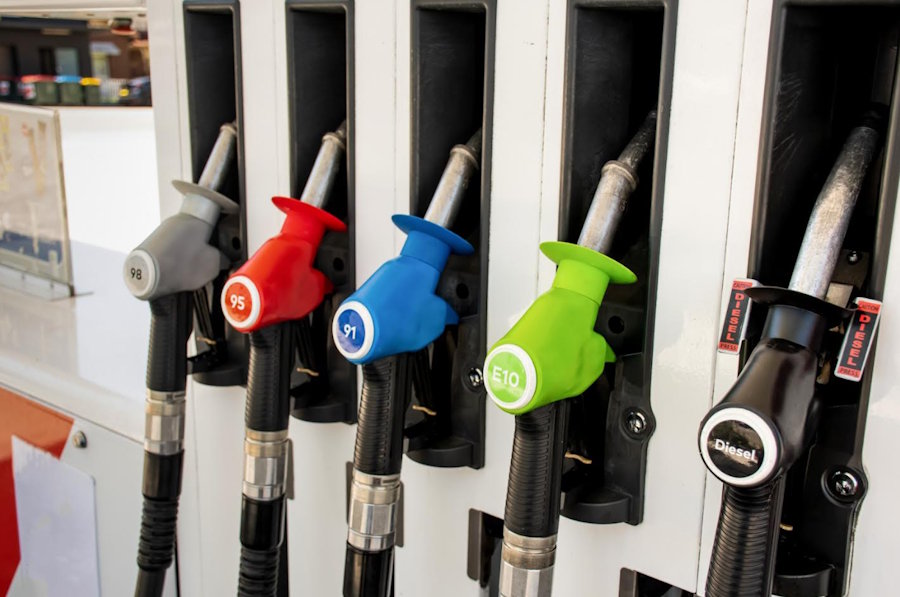 What's the Difference Between Fleet Cards and Standard Credit Cards?